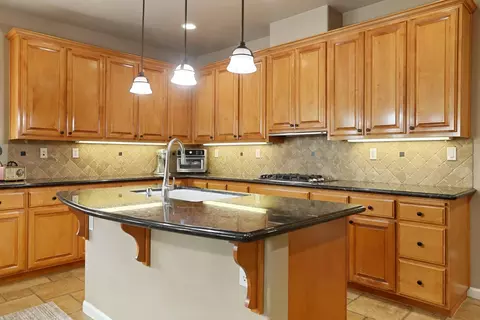 Kitchen - 565 Bodeson Ct, Ripon, CA 95366 photo 3 of 9
