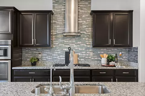 Kitchen - 607 Mono St, Manteca, CA 95337 photo 4 of 6