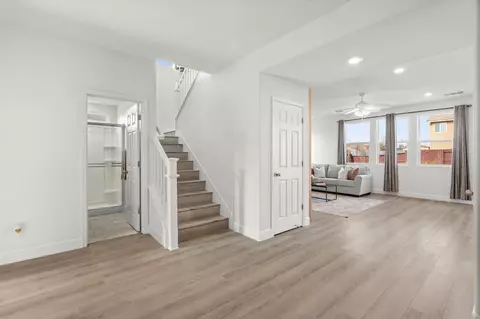 Entry Way - 607 Mono St, Manteca, CA 95337 photo 8 of 17