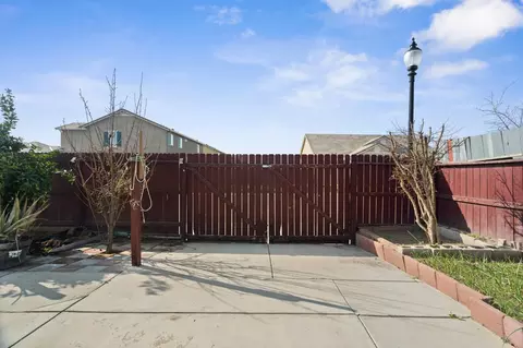 Exterior - 607 Mono St, Manteca, CA 95337 photo 6 of 10
