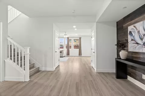Entry Way - 607 Mono St, Manteca, CA 95337 photo 2 of 17