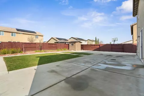 Exterior - 607 Mono St, Manteca, CA 95337 photo 8 of 10
