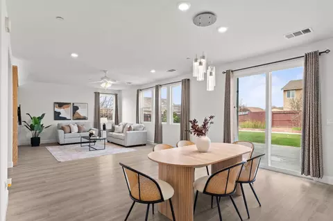 Dining - 607 Mono St, Manteca, CA 95337 photo 2 of 5