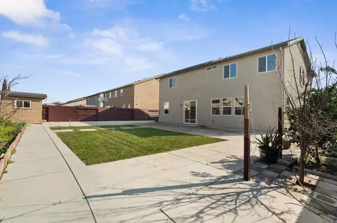 Exterior - 607 Mono St, Manteca, CA 95337 photo 7 of 10