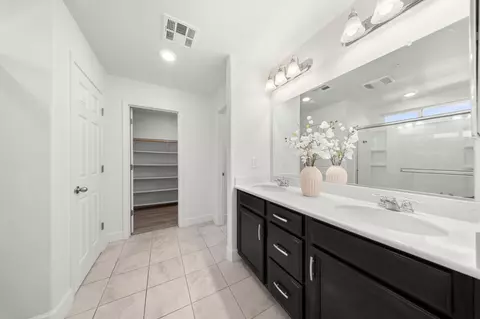Entry Way - 607 Mono St, Manteca, CA 95337 photo 13 of 17