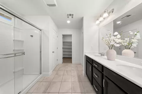 Entry Way - 607 Mono St, Manteca, CA 95337 photo 14 of 17