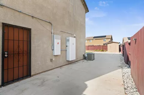 Entry Way - 607 Mono St, Manteca, CA 95337 photo 17 of 17