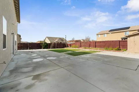 Exterior - 607 Mono St, Manteca, CA 95337 photo 4 of 10
