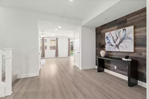 Entry Way - 607 Mono St, Manteca, CA 95337 photo 3 of 17