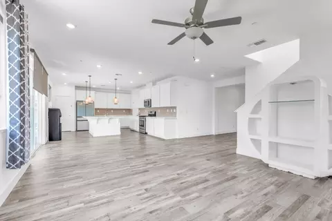Living - 650 Nathaniel Ave, Galt, CA 95632 photo 3 of 4