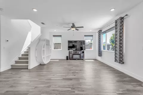 Living - 650 Nathaniel Ave, Galt, CA 95632 photo 2 of 4