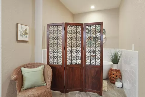 Bath - 23346 S Frederick Rd, Ripon, CA 95366 photo 6 of 10