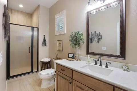 Bath - 23346 S Frederick Rd, Ripon, CA 95366 photo 1 of 10