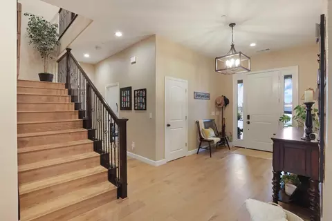 Entry Way - 23346 S Frederick Rd, Ripon, CA 95366 photo 3 of 11