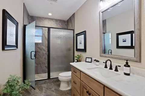 Bath - 23346 S Frederick Rd, Ripon, CA 95366 photo 3 of 10