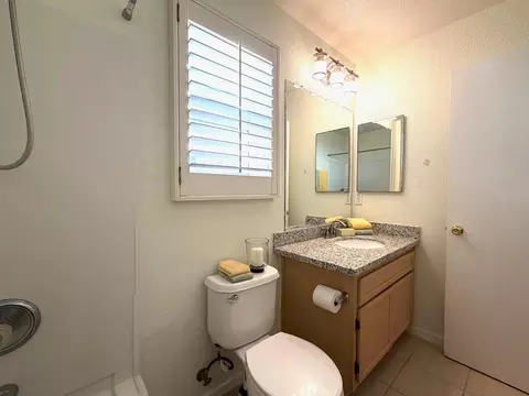 Bath - 2385 Roualt St, Davis, CA 95618 photo 2 of 5
