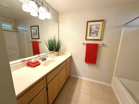 Bath - 2385 Roualt St, Davis, CA 95618 photo 4 of 5