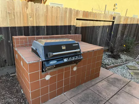 Exterior - 2385 Roualt St, Davis, CA 95618 photo 4 of 4
