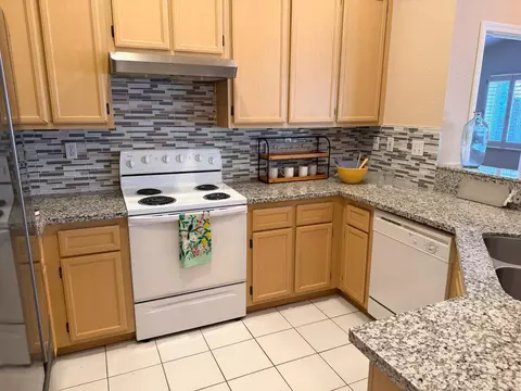 Kitchen - 2385 Roualt St, Davis, CA 95618 photo 2 of 3