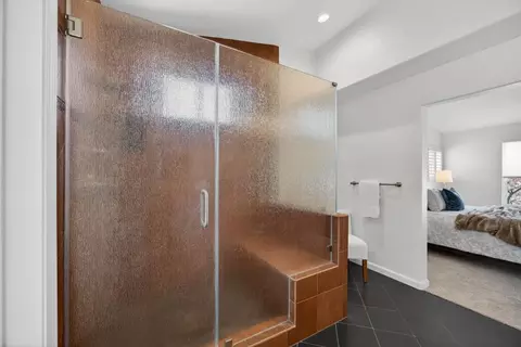 Bath - 2115 Bearden St, Davis, CA 95618 photo 5 of 9