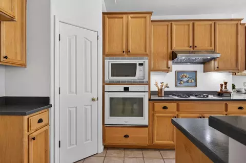 Kitchen - 2115 Bearden St, Davis, CA 95618 photo 7 of 8