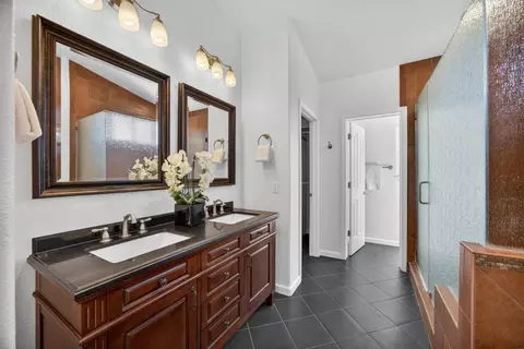 Bath - 2115 Bearden St, Davis, CA 95618 photo 4 of 9