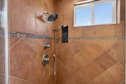 Bath - 2115 Bearden St, Davis, CA 95618 photo 6 of 9