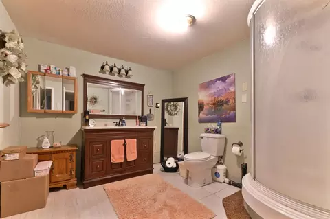 Bath - 24214 N Oxbow Ln, Sonora, CA 95370 photo 4 of 5