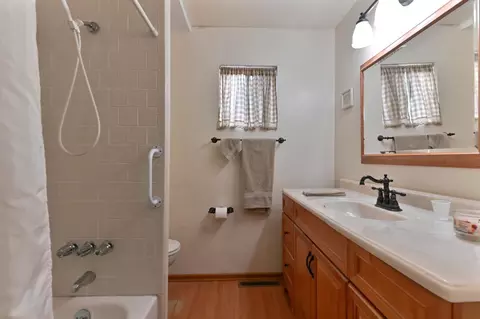 Bath - 24214 N Oxbow Ln, Sonora, CA 95370 photo 3 of 5