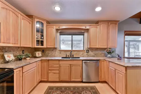 Kitchen - 24214 N Oxbow Ln, Sonora, CA 95370 photo 3 of 4