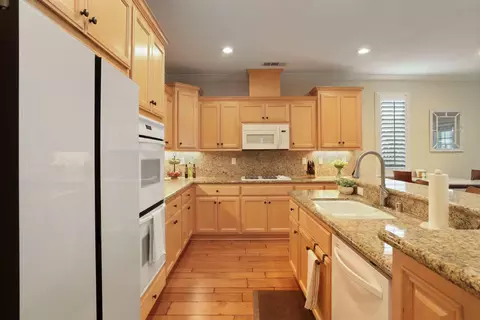 Kitchen - 538 New Haven Dr, Tracy, CA 95377 photo 4 of 8