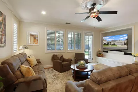 Living - 538 New Haven Dr, Tracy, CA 95377 photo 6 of 7