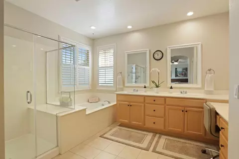 Bath - 538 New Haven Dr, Tracy, CA 95377 photo 4 of 4