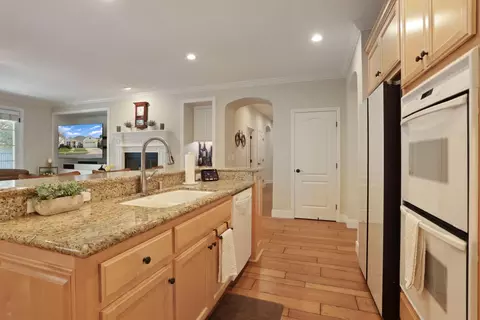 Kitchen - 538 New Haven Dr, Tracy, CA 95377 photo 6 of 8
