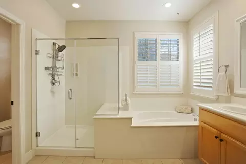 Bath - 538 New Haven Dr, Tracy, CA 95377 photo 3 of 4