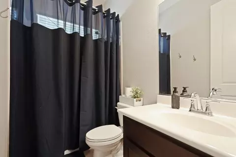 Bath - 2013 Van Ruiten Dr, Lodi, CA 95242 photo 2 of 3