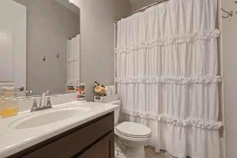 Bath - 2013 Van Ruiten Dr, Lodi, CA 95242 photo 3 of 3