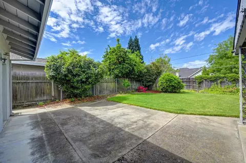 Exterior - 1451 Mcclaren Dr, Carmichael, CA 95608 photo 10 of 27