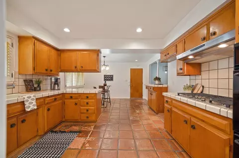 Kitchen - 1451 Mcclaren Dr, Carmichael, CA 95608 photo 6 of 7