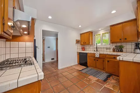 Kitchen - 1451 Mcclaren Dr, Carmichael, CA 95608 photo 4 of 7