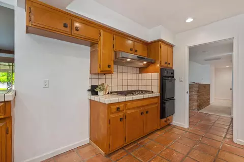 Kitchen - 1451 Mcclaren Dr, Carmichael, CA 95608 photo 3 of 7
