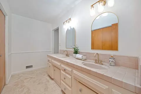 Bath - 1451 Mcclaren Dr, Carmichael, CA 95608 photo 7 of 7