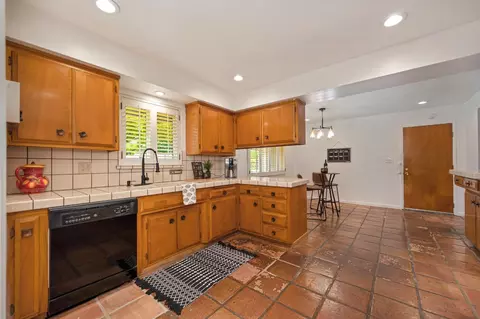 Kitchen - 1451 Mcclaren Dr, Carmichael, CA 95608 photo 1 of 7