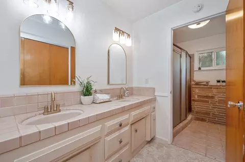Bath - 1451 Mcclaren Dr, Carmichael, CA 95608 photo 5 of 7