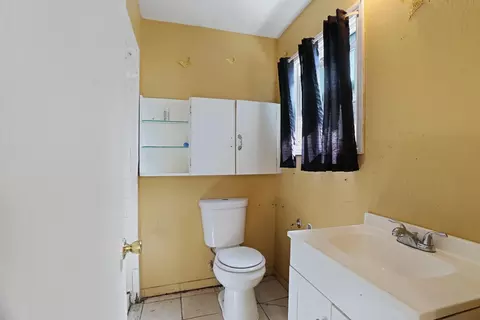 Bath - 2018 E Myrtle St, Stockton, CA 95205 photo 1 of 3