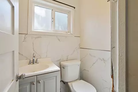 Bath - 2018 E Myrtle St, Stockton, CA 95205 photo 3 of 3