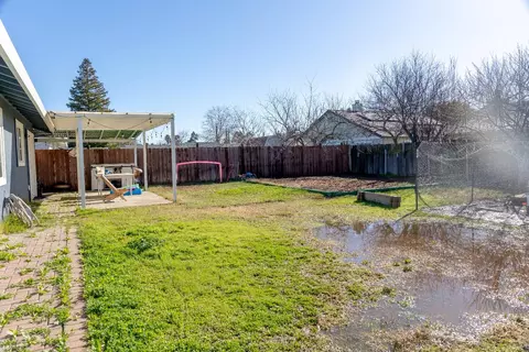 Exterior - 1612 Larry St, Olivehurst, CA 95961 photo 5 of 6