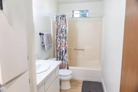 Bath - 1612 Larry St, Olivehurst, CA 95961 photo 3 of 4