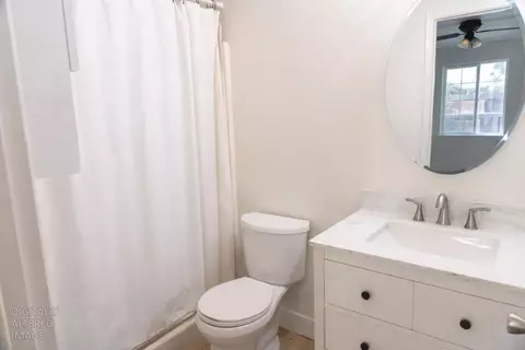 Bath - 1612 Larry St, Olivehurst, CA 95961 photo 2 of 4