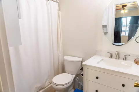 Bath - 1612 Larry St, Olivehurst, CA 95961 photo 4 of 4